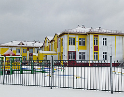 Новые детские сады в Омске украсила облицовка из линеарных панелей